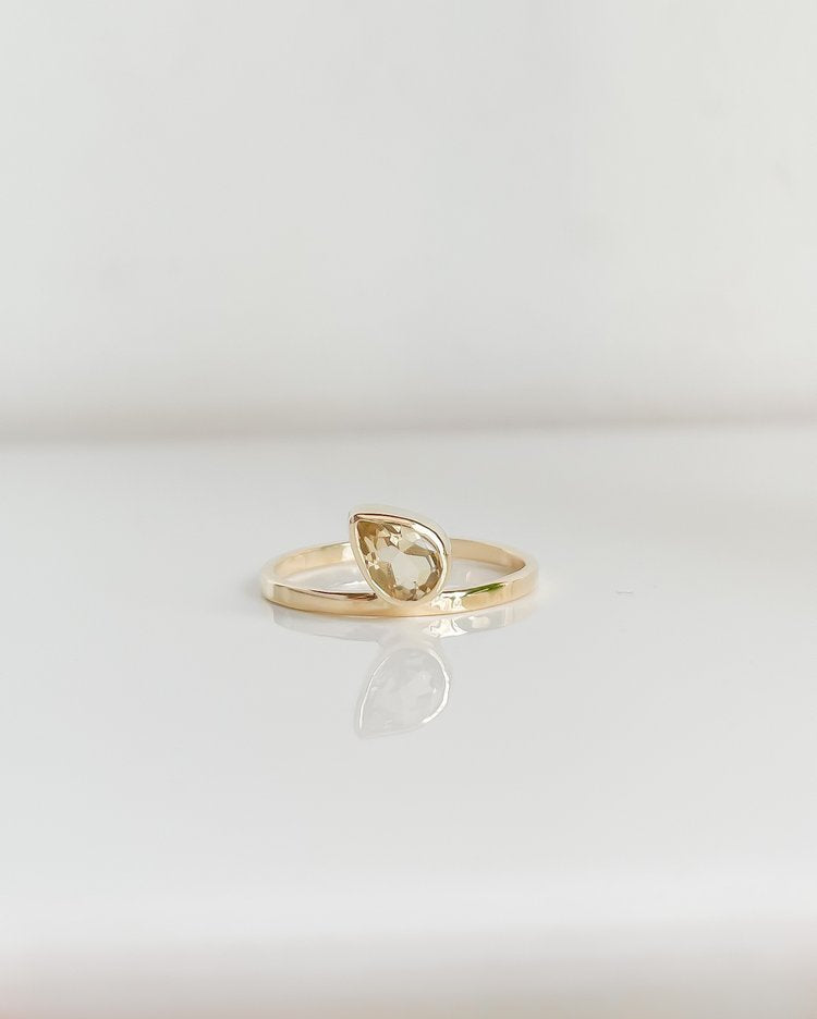SUN & SELENE circe citrine ring