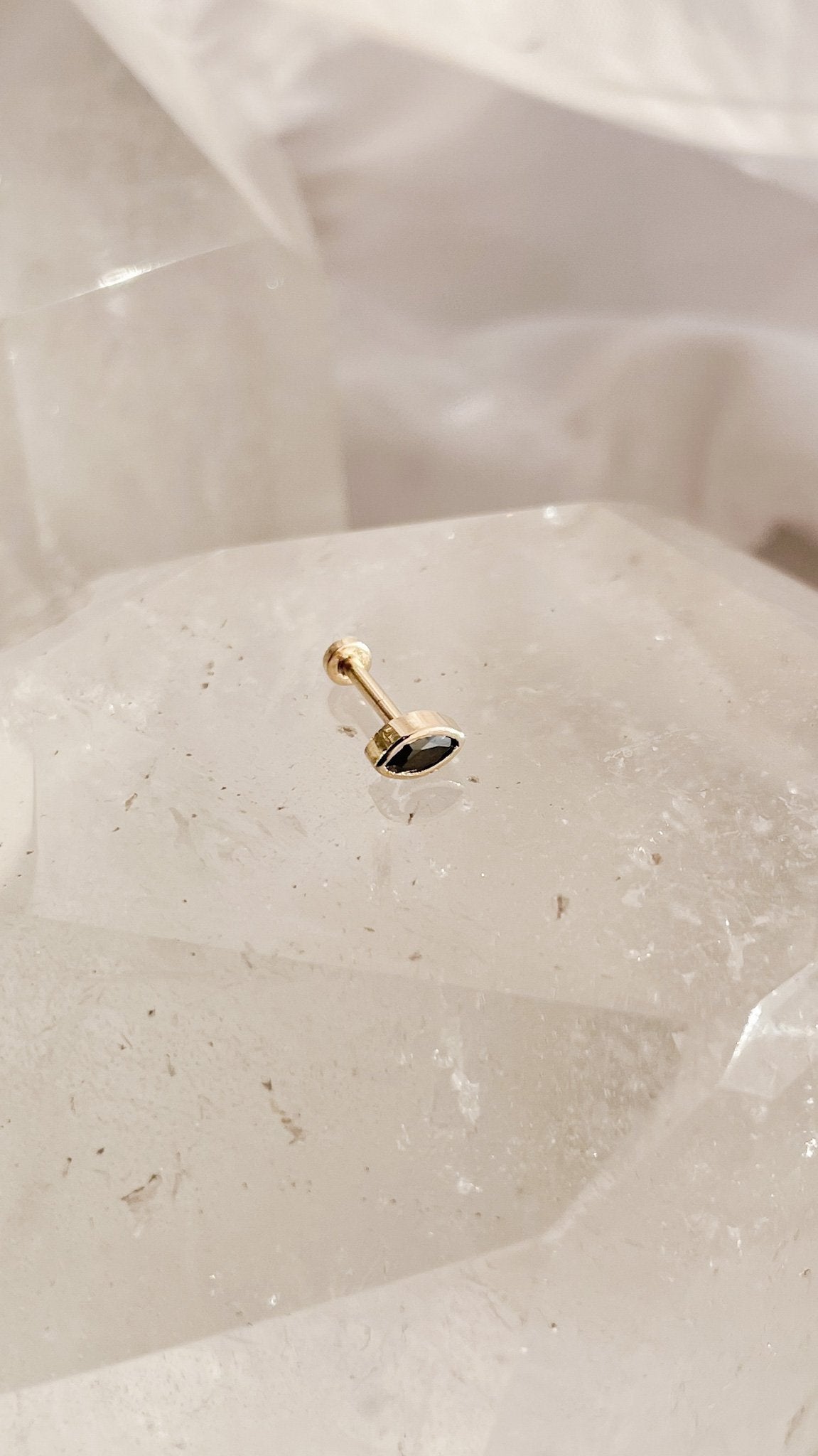 DIAMOND MARQUISE // flat back studs