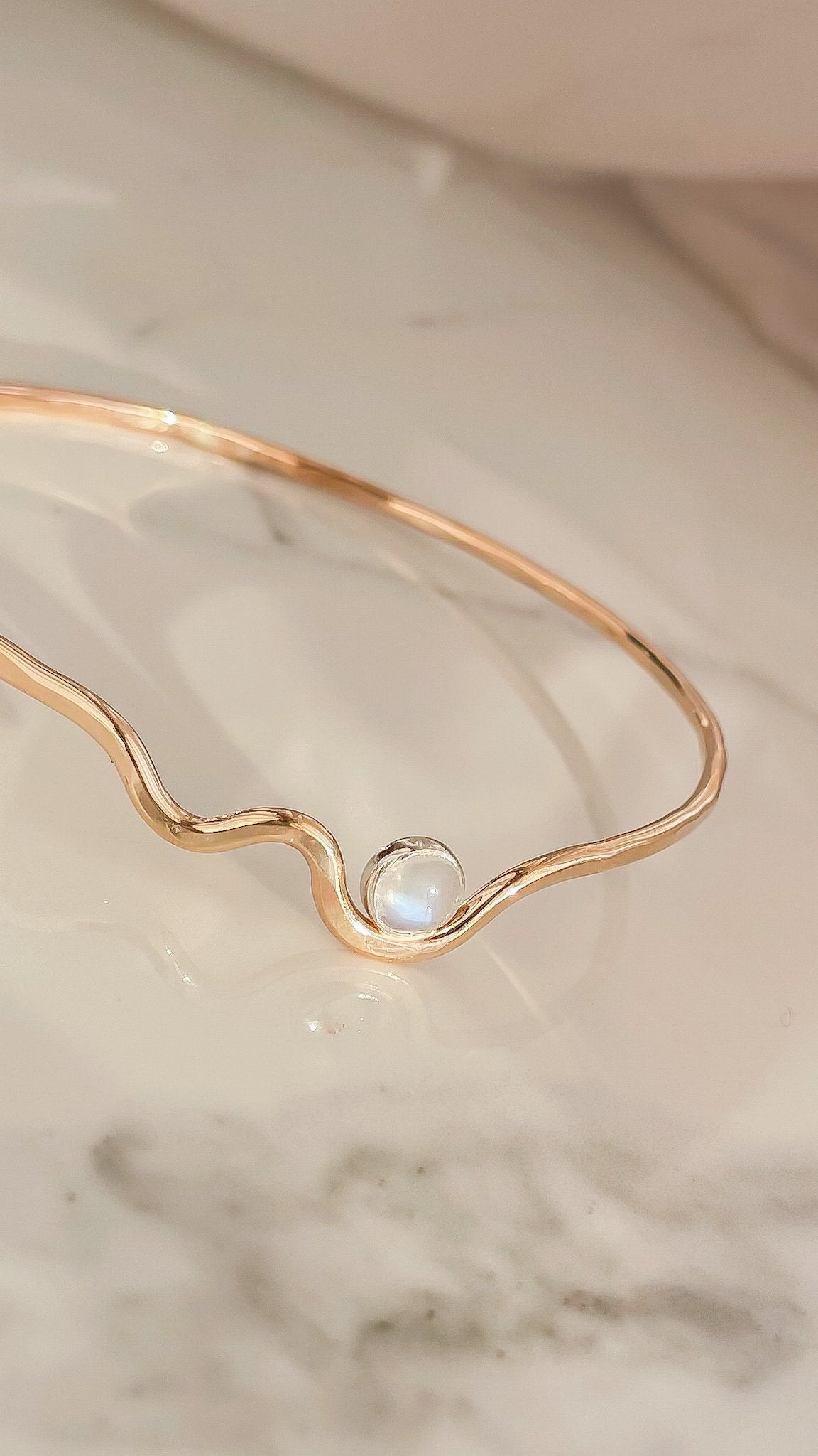 SUN & SELENE estiva wave bangle