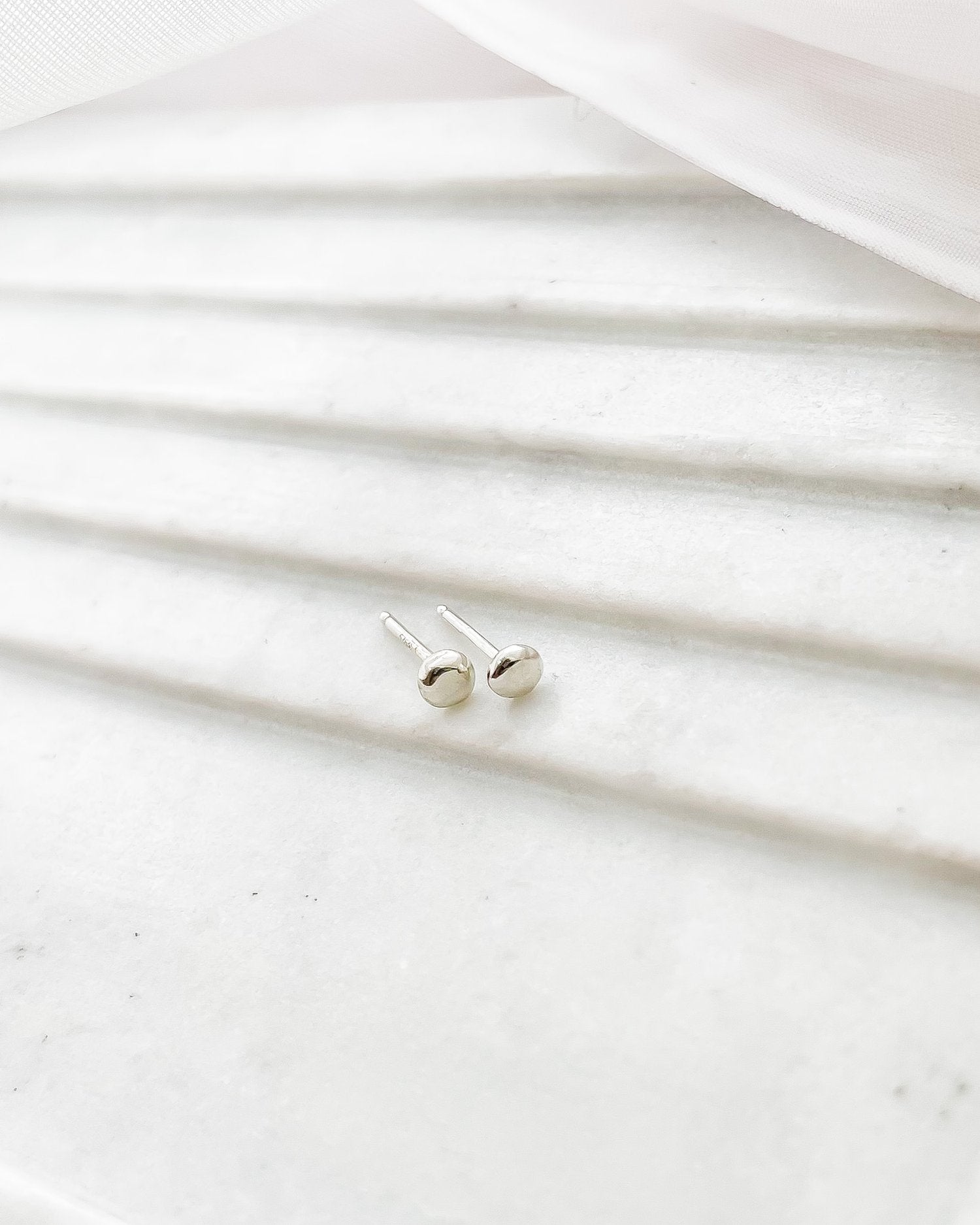 SUN & SELENE silver pebble studs