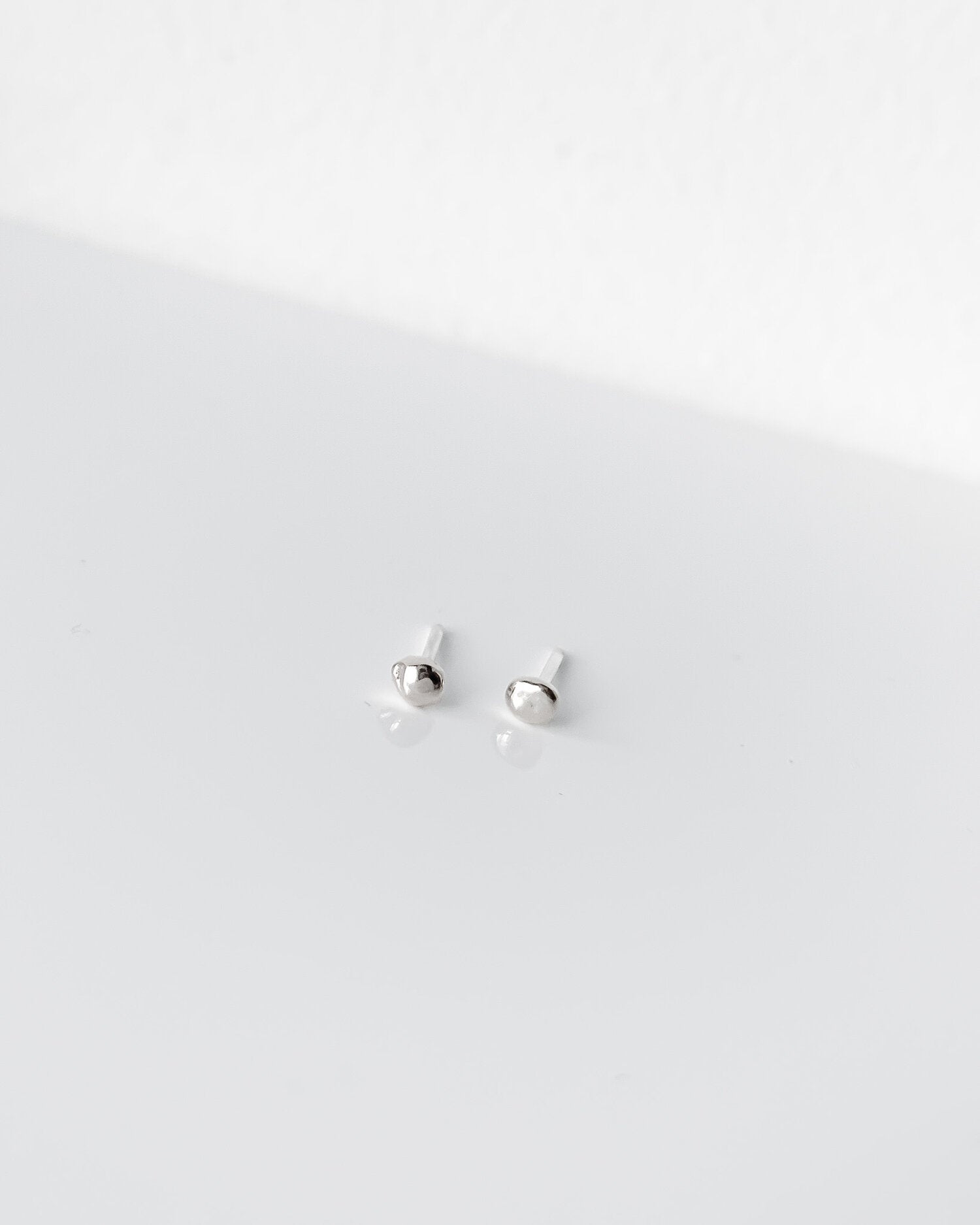 SUN & SELENE silver pebble studs