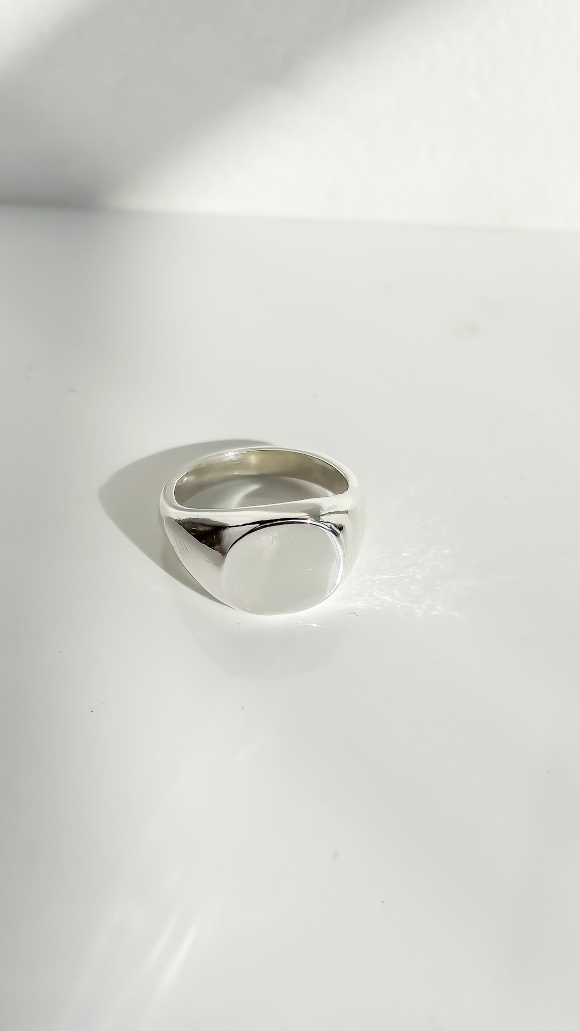 AXIS // classic signet