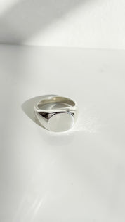 AXIS // classic signet