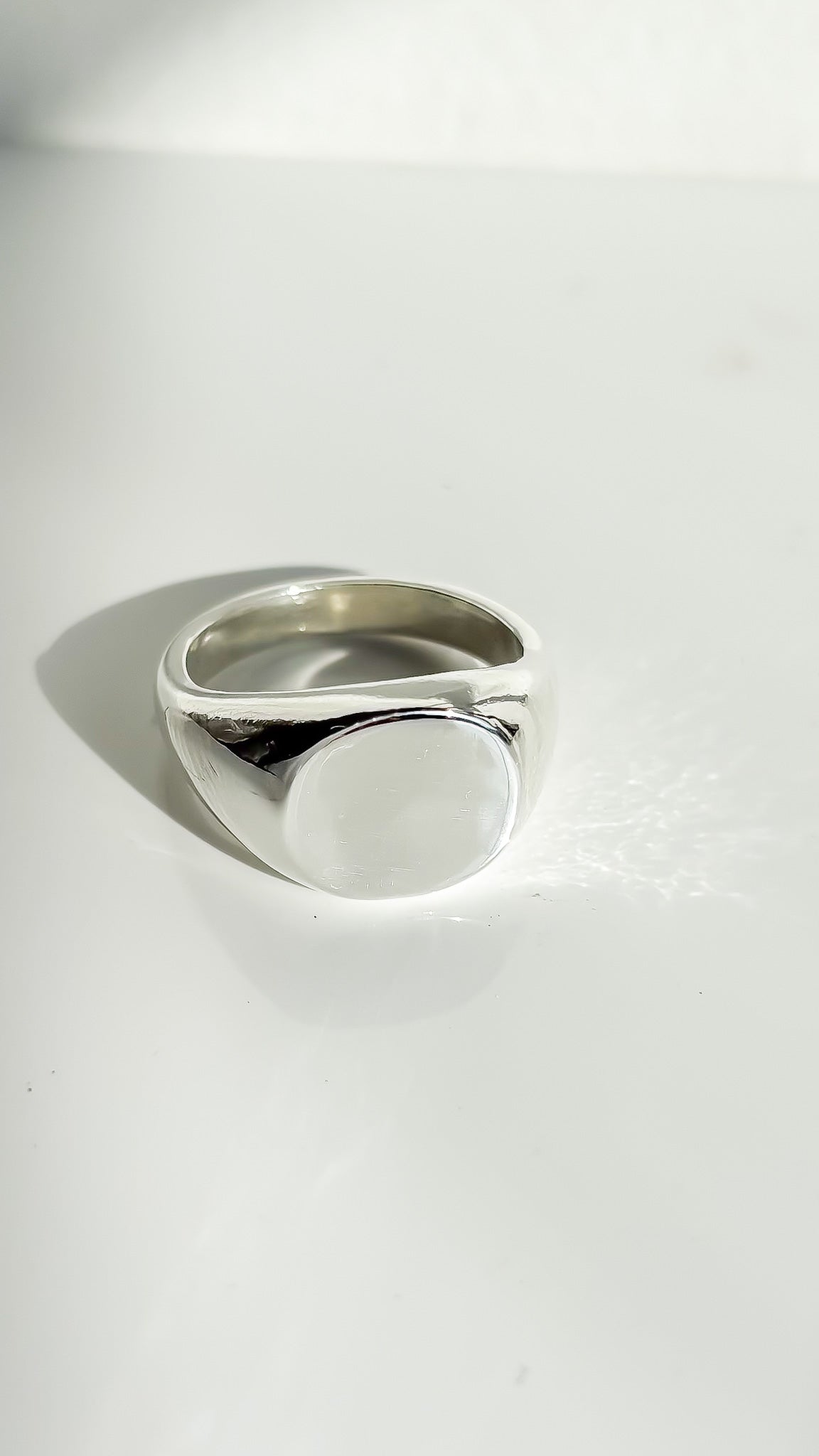 AXIS // classic signet