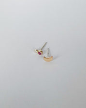COMET STUDS //garnet + diamond