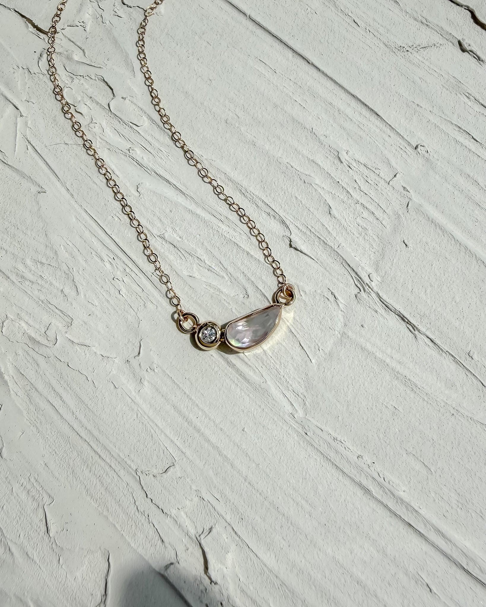 RAINBOW MOONSTONE// floating gemstone necklace
