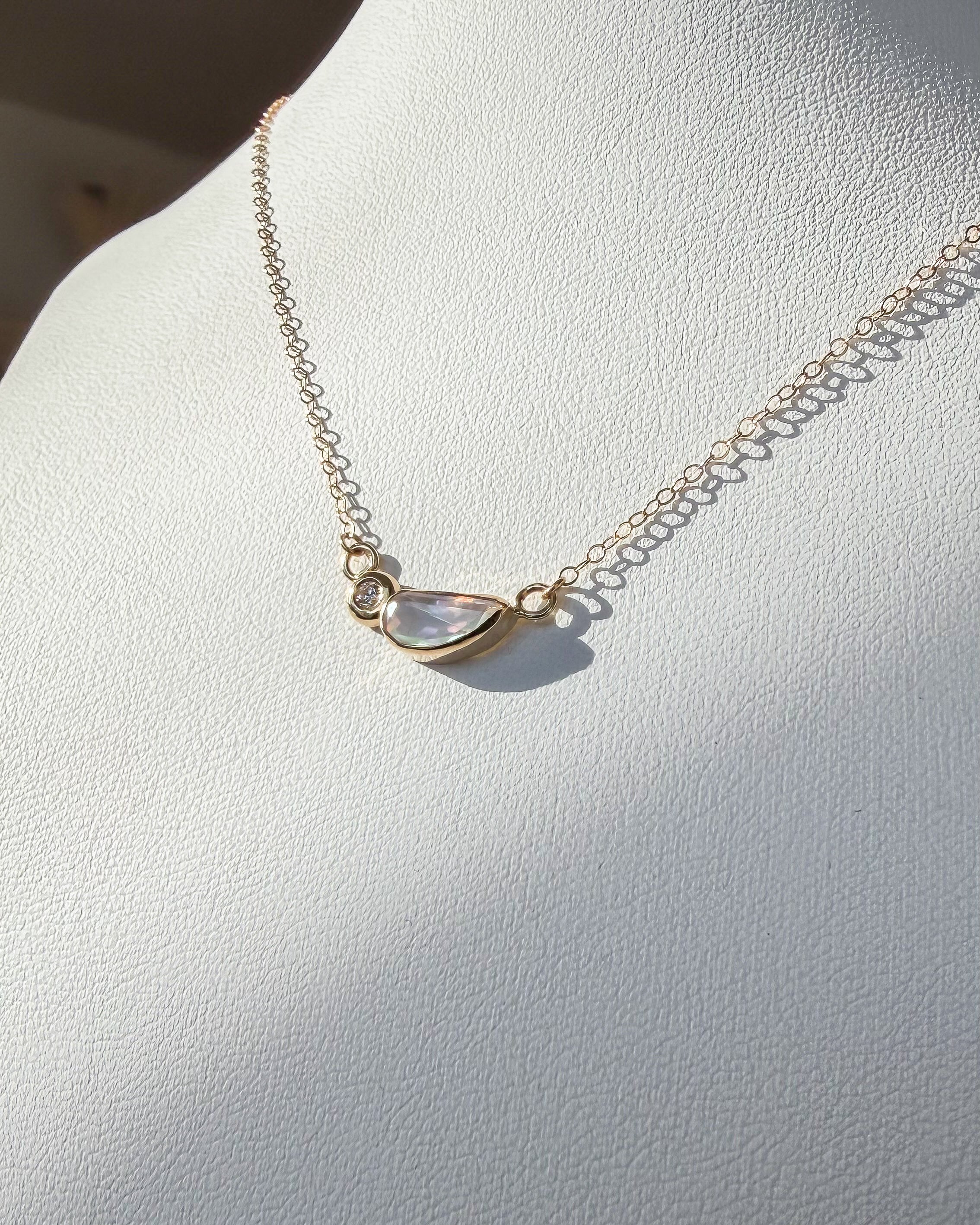 RAINBOW MOONSTONE// floating gemstone necklace