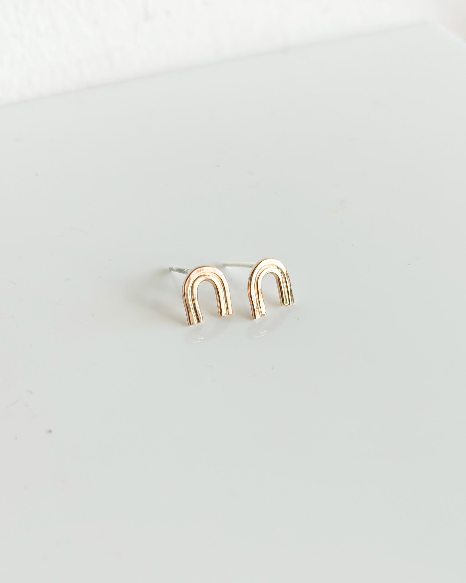 TINY RANBOW STUDS