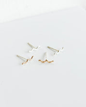 IRIS TINY WAVE STUDS