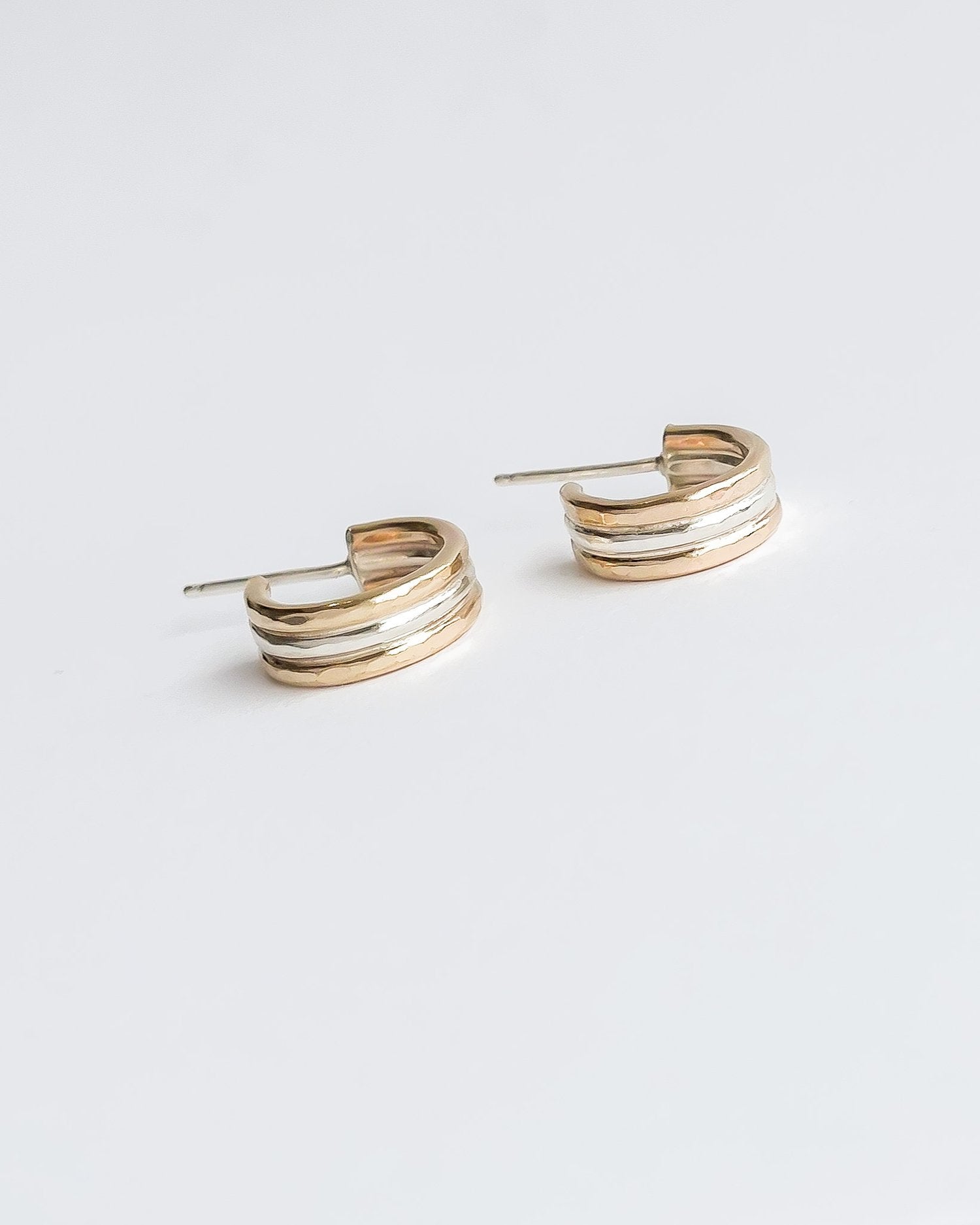 SUN & SELENE huggie hoops