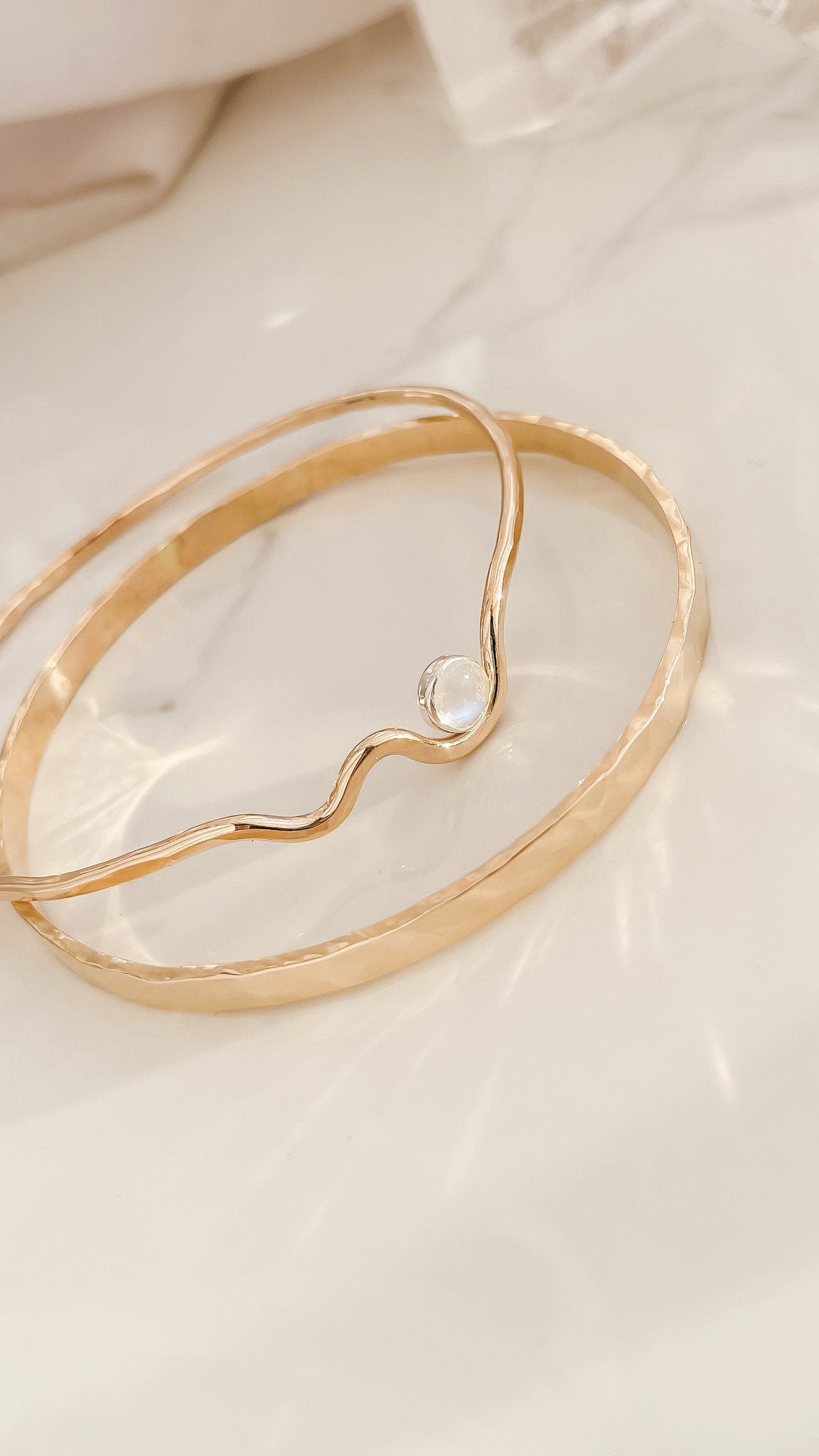 SUN & SELENE wavy moonstone bracelet 