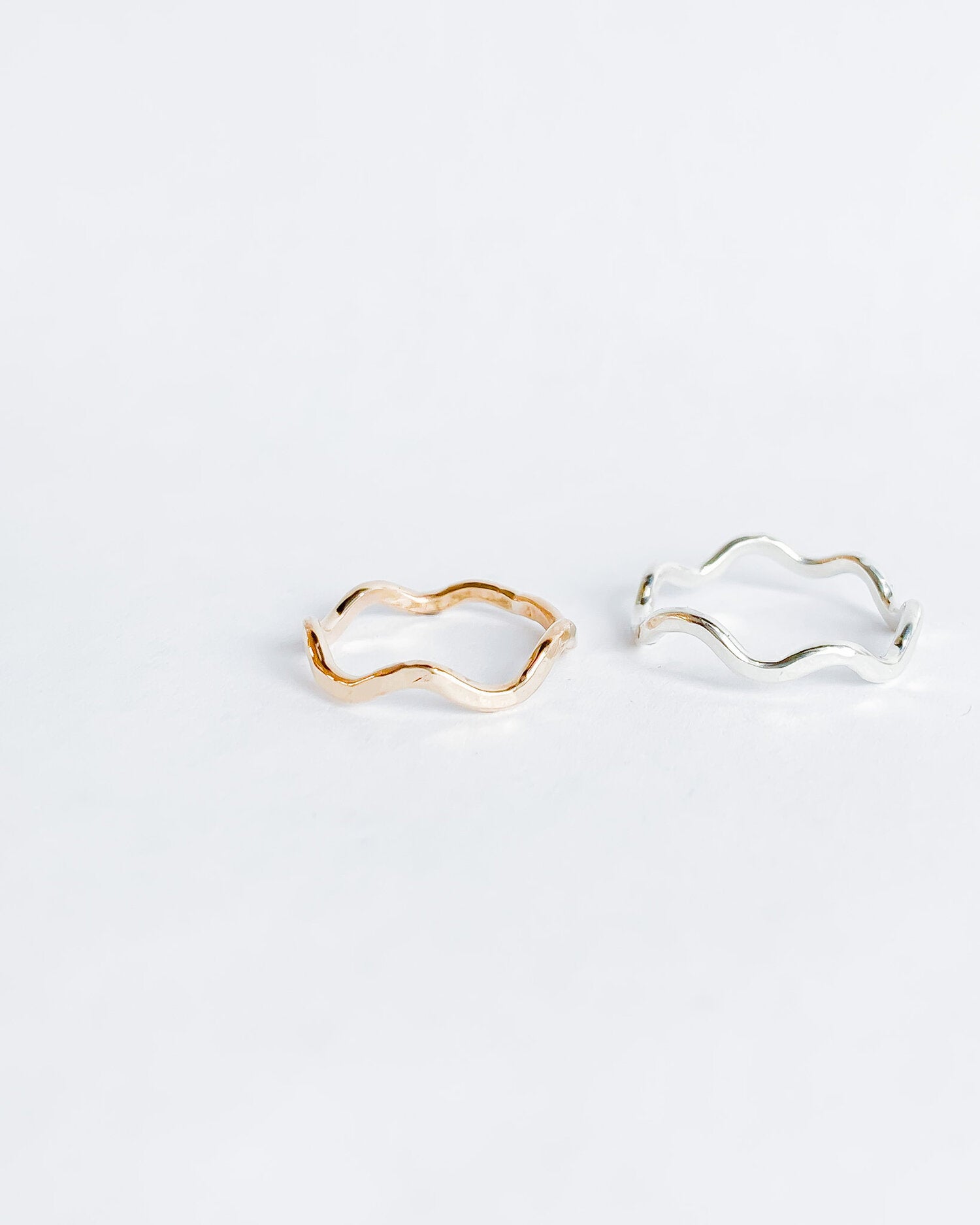 SUN & SELENE wavy stacking ring 