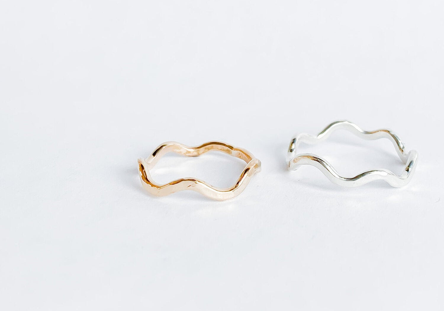 SUN & SELENE wavy stacking ring 