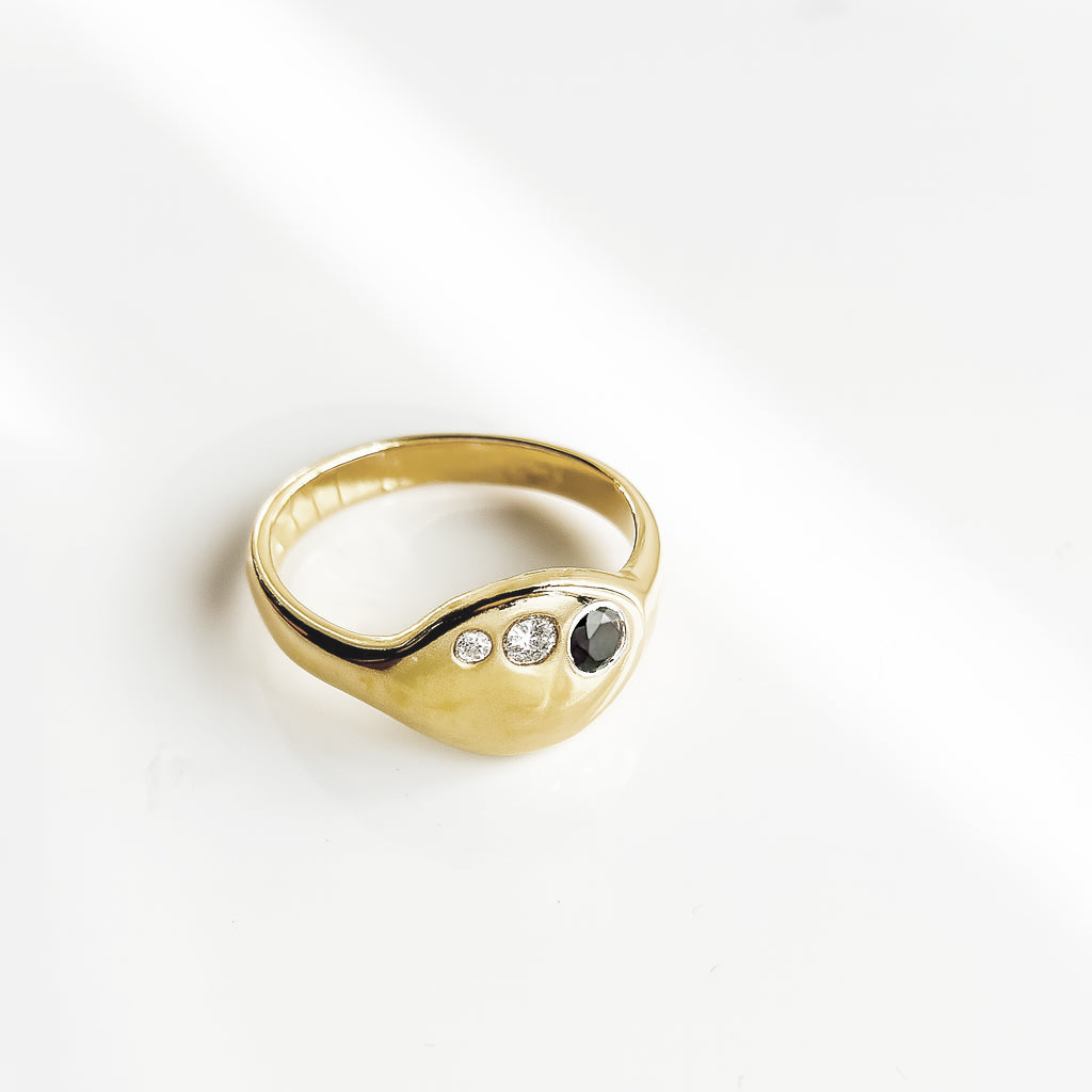 TrineGoldDIamond_392b6ac4-0d7f-46a0-b188-1ebad0a8a0e3.jpg