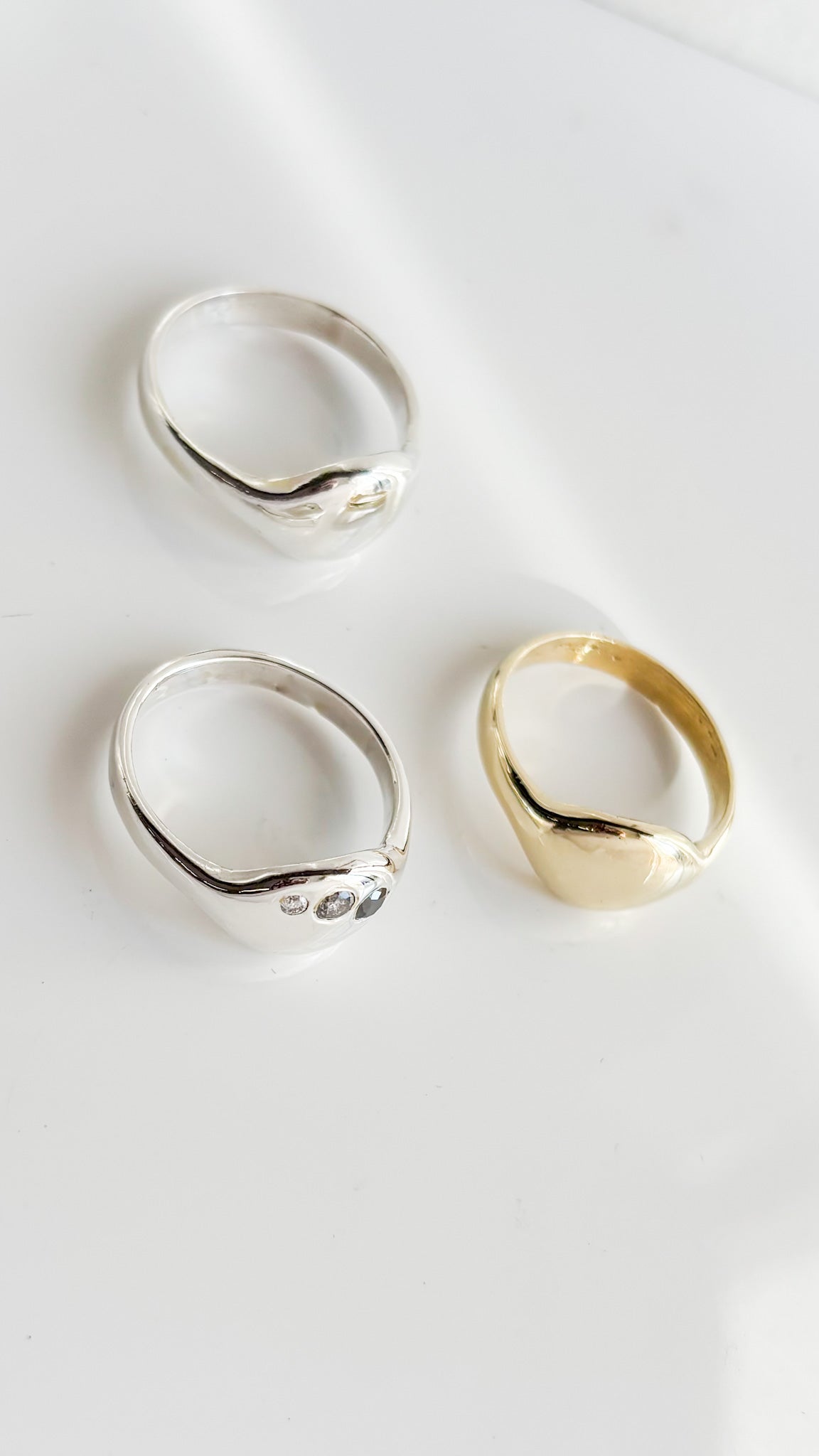 TRINE // diamond trio round signet